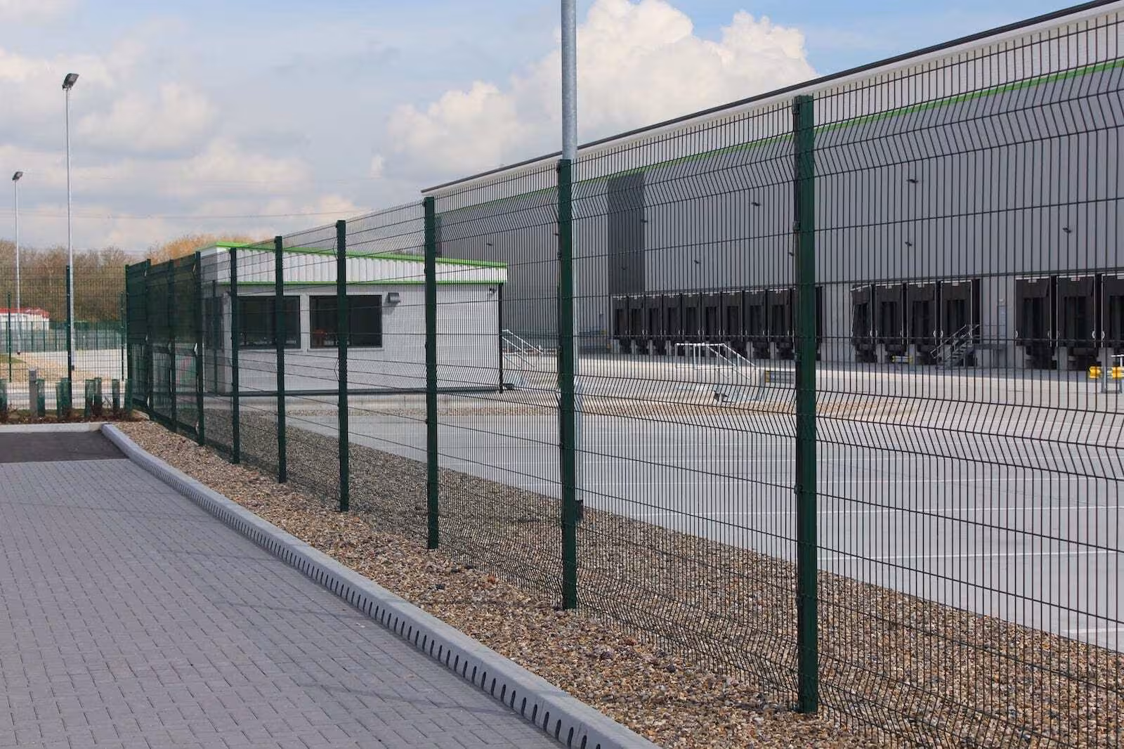 The Architecture of Containment: Navigating Wireless Invisible Smart Fencing